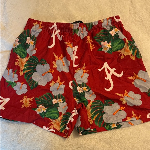 Alabama Crimson Tide Floral Men's Swim Shorts - Picture 1 of 4